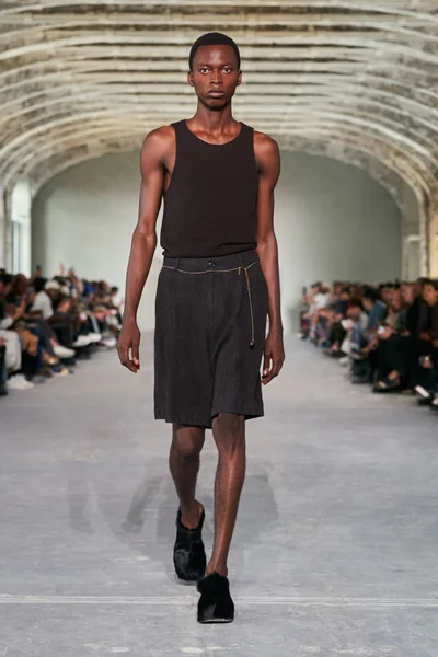 Look 15